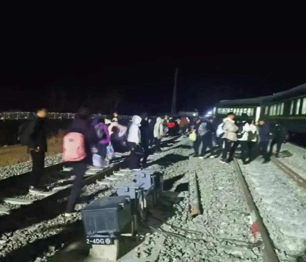 扣6分罚5000！隔夜饭吃进ICU！不开火烧可乐鸡翅凯发k8沪再添中运量公交！覃海洋成绩被取消！女子代(图2)