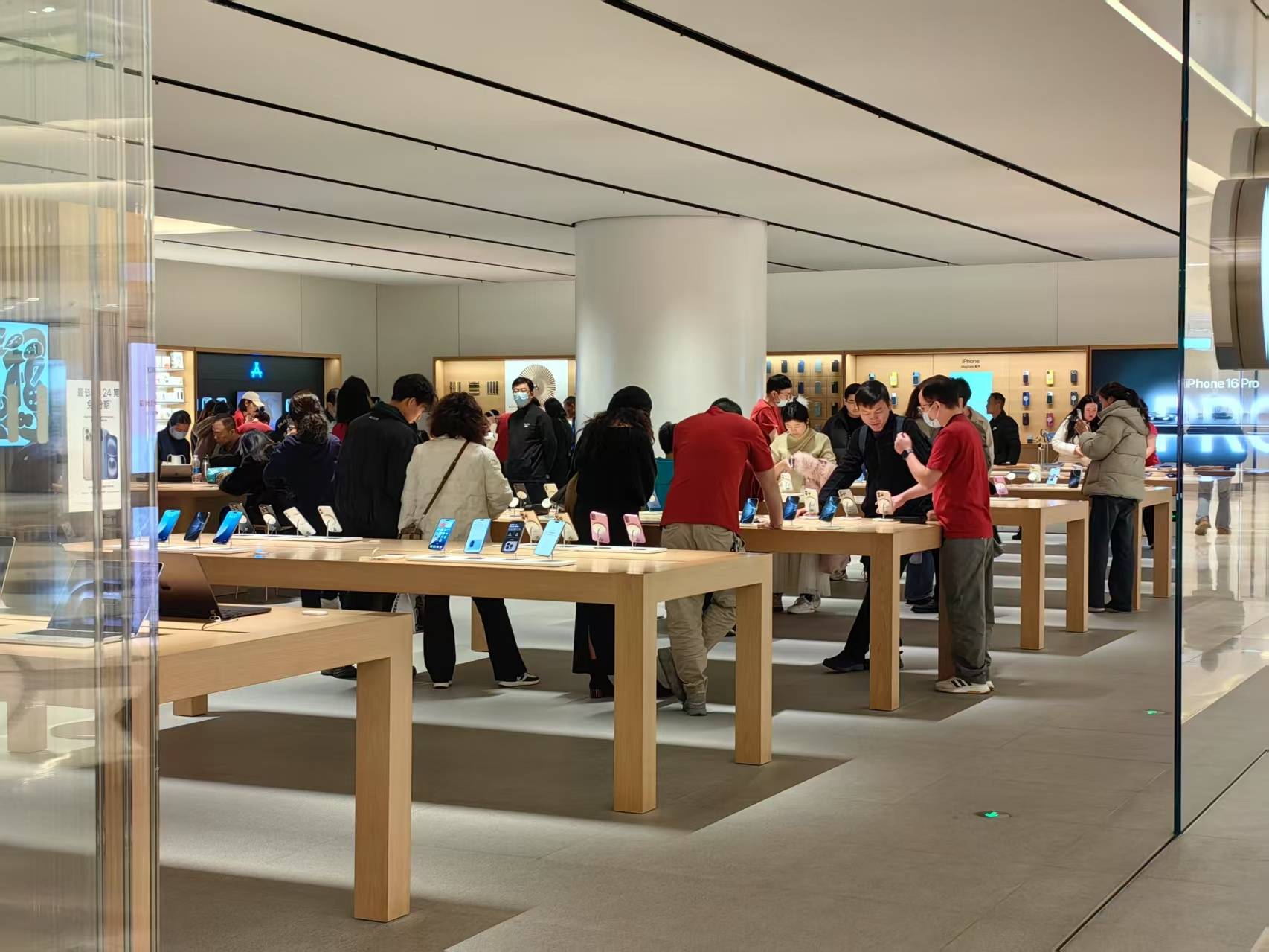 门店：多款手机售罄苹果渠道暂不支持国补k8凯发全站2025国补落地实探线下(图2)