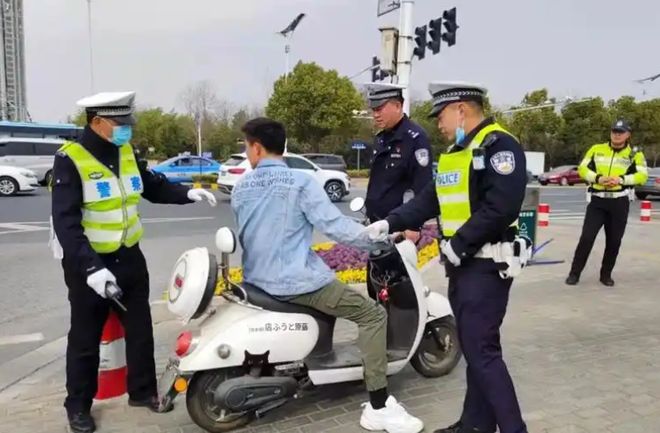新政策3类车型放心骑严查5种违规行为K8凯发国际6月起电动车迎“3+5”(图5)