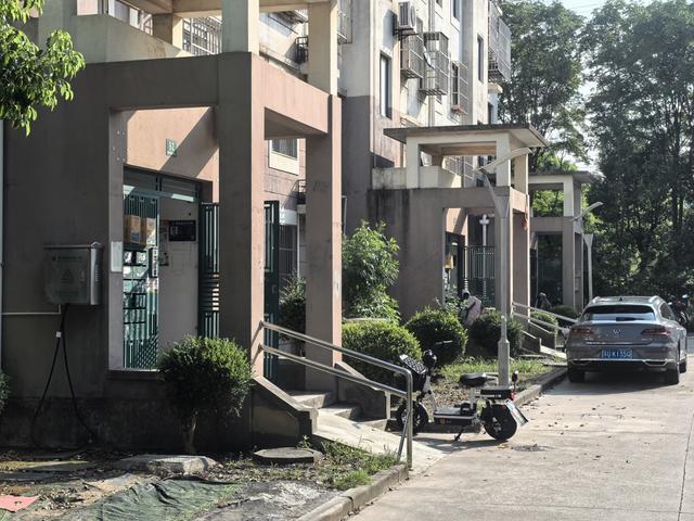 是政府早年统一改造实事工程该如何“善后”凯发·k8国际浦东多个小区门禁同时瘫痪又(图2)