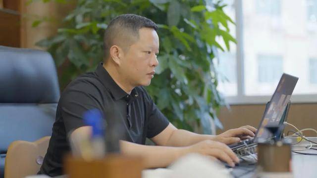 品年销过亿反内卷成行业第一凯发网址深圳小伙逆袭做小产(图2)